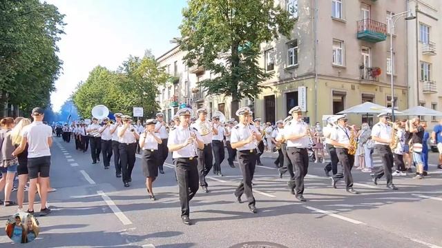 Клайпеда. ШОК. День моря. Цены на ярмарке. Шествие по городу. Литва. Jūros šventė. Eisena. Lietuva смотреть онлайн