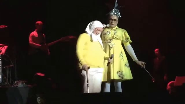 Верка Сердючка в Германии Мама танцует смотреть онлайн