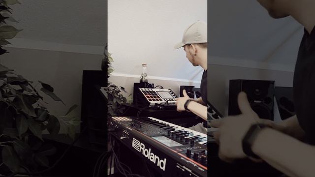 Had the chance to check out the Roland Fantom 06...💥#dnb #drumandbass #roland #livejam #dawless #mp смотреть онлайн