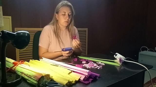 Мастер-класс «Роза из гофрированной бумаги» смотреть онлайн