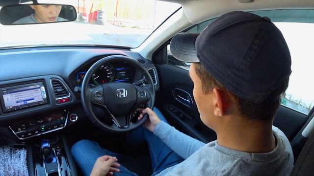 Обзор Honda Vezel 4WD HYBRID 2014г без пробега по РФ смотреть онлайн