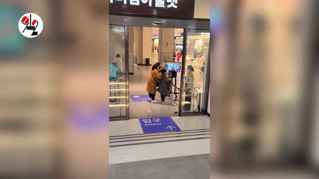 Южной Корея поголовно укололась, но QR-коды оставила