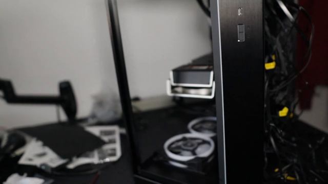 تجميعة كمبيوتر بقيمة 4000 يورو!! المراوح بس قيمتهن 400 يورو!! смотреть онлайн