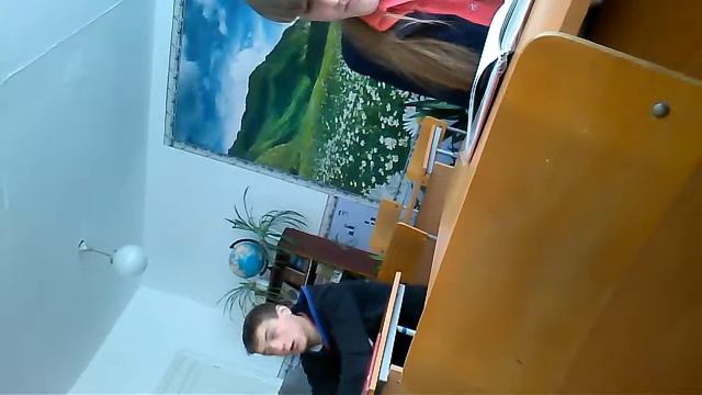 Когда скучно на уроке😂 смотреть онлайн