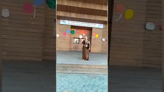 Фрагменты с праздника "Яблочный спас ". Поёт Розалия Дубова. смотреть онлайн