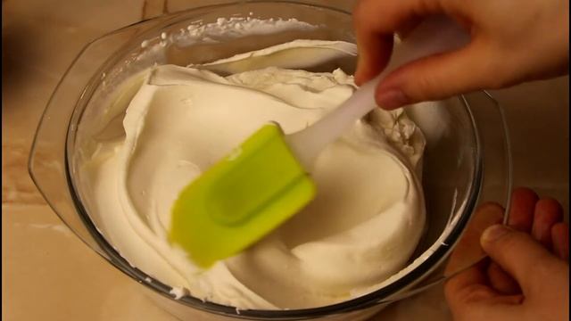 Эффектный Торт Украшенный Живыми Цветами. Очень Нежный и Вкусный смотреть онлайн