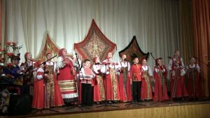 Детский фольклорный ансамбль Веретено исполняет песню Летели две птички