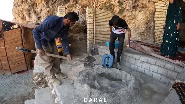 "Amir and His Family Transform Their Cave-Like Room into a Concrete Oasis" смотреть онлайн