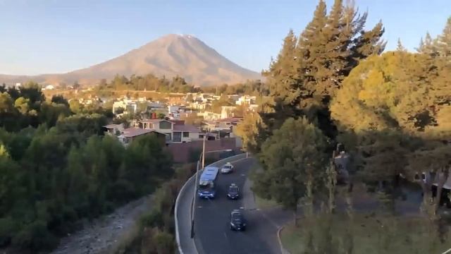 Арекипа в Перу (Arequipa, Peru) - белый город, второй по величине. смотреть онлайн