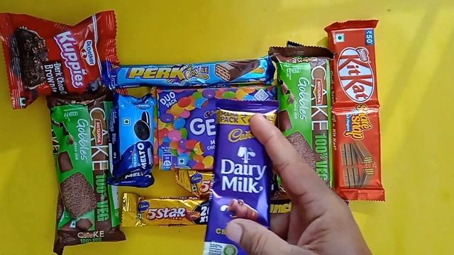 Britannia Gobbles Cake ,DAIRY MILK , Fuse ,MILKY BAR ,PERK, GEMS AND MORE CHOCOLATES смотреть онлайн