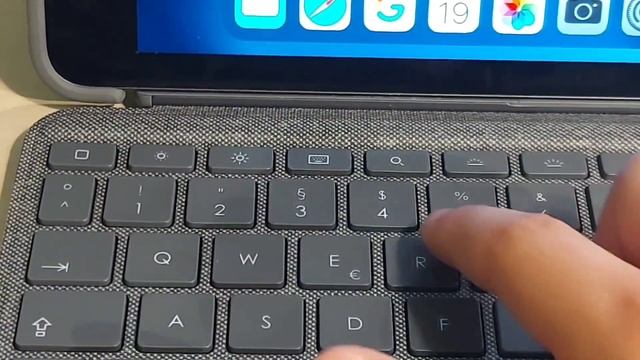 Logitech Combo Touch смотреть онлайн