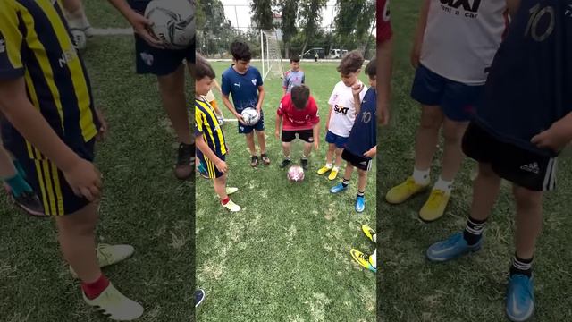 ПОЙМАЙ МЯЧ КОЛЕНЯМИ ПОЛУЧИ ДЕНЬГИ