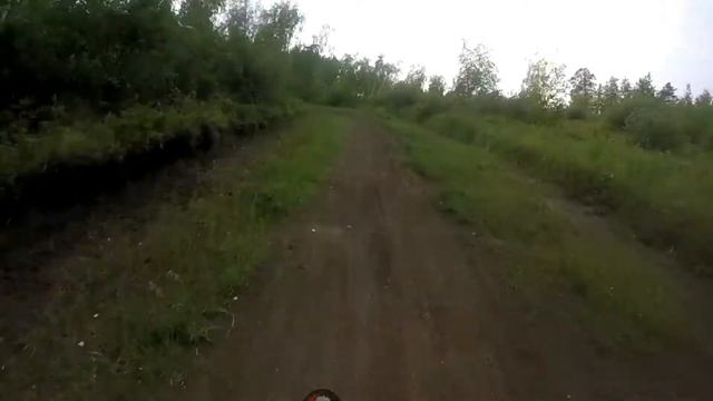 Прокатился на ПитБайке на кроссвой трассе смотреть онлайн