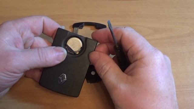 Как заменить батарейку в ключе-карточке рено смотреть онлайн