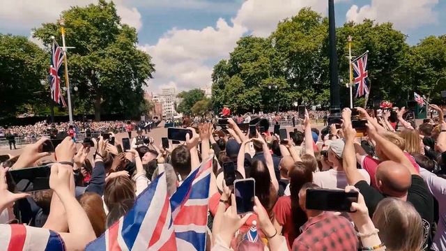 The Queen's Platinum Jubilee Parade and Fly Past, June 2, 2022 смотреть онлайн