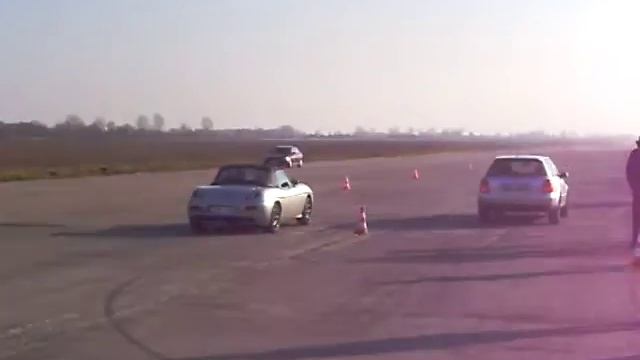 Audi A4 1.8T 170 KM vs Fiat Barchetta 1.8 131 KM смотреть онлайн