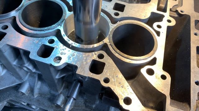 Запчасти в работе: Гильзовка блока двигателя N20B20 от BMW: расточка цилиндра под гильзу смотреть онлайн