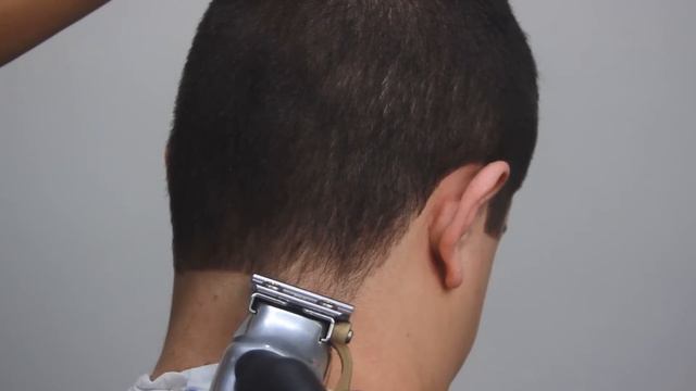 O PRIMEIRO CORTE PRA QUEM ESTÁ COMEÇANDO NA BARBEARIA | BARBEIRO BARBOSA смотреть онлайн