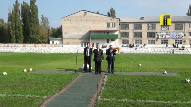 Открытие футбольного поля в Шахтерске смотреть онлайн