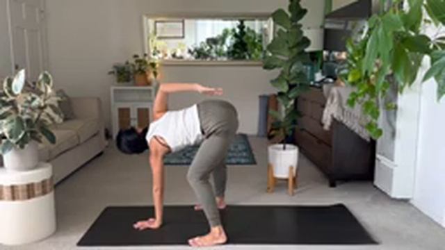 Gentle Stretching Flow | 45 Minutes | Slow Flow Yoga Class, Hips, Mindful Pace, Relaxing смотреть онлайн