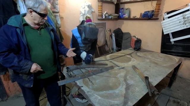как научиться ЭЛЕКТРО СВАРКЕ , для сварки каркасов скульптур из арматуры смотреть онлайн
