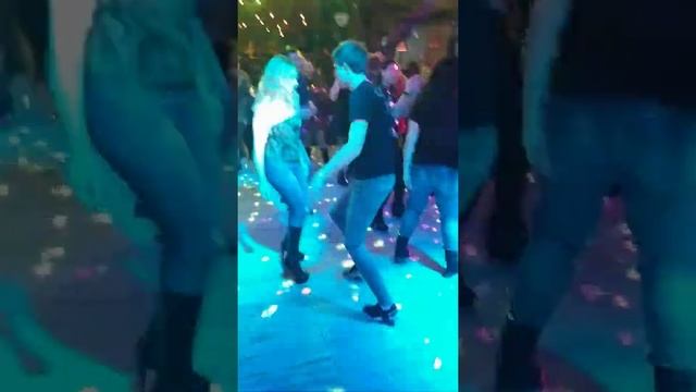 Ночной клуб,подкат к девушке в танце!!! смотреть онлайн