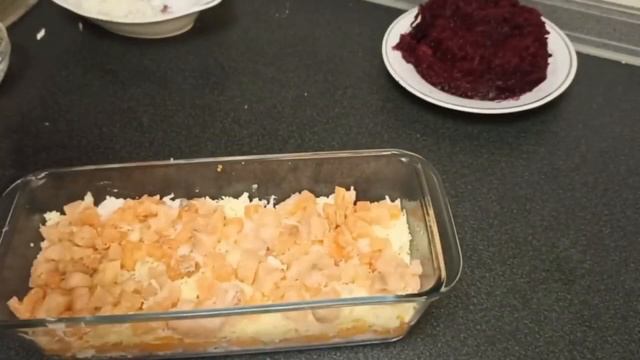Новогодний салат! Пальчики оближешь! Сёмга под шубкой! смотреть онлайн