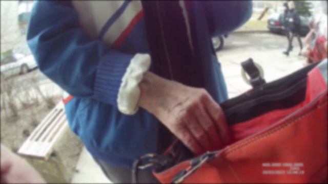 Бабушка забыла, где живёт. Ей помогли смотреть онлайн