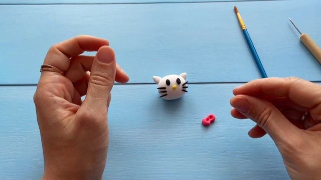 Как слепить Хеллоу Китти из воздушного пластилина. Лепим Hello Kitty. смотреть онлайн