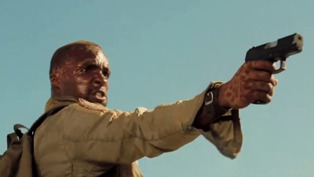 CASINO ROYALE | Bond chases down Mollaka смотреть онлайн