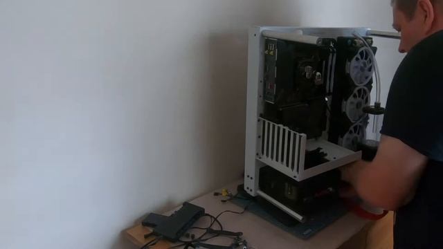 Thermaltake Core P3 Hydro X Build смотреть онлайн
