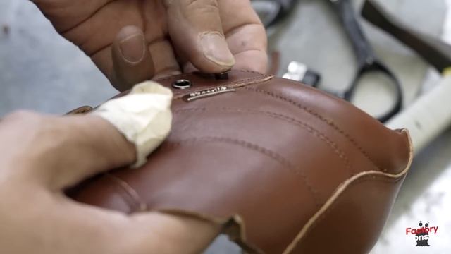 Comfy Leather Shoes Manufacturing Process. Korean Shoes Factory смотреть онлайн