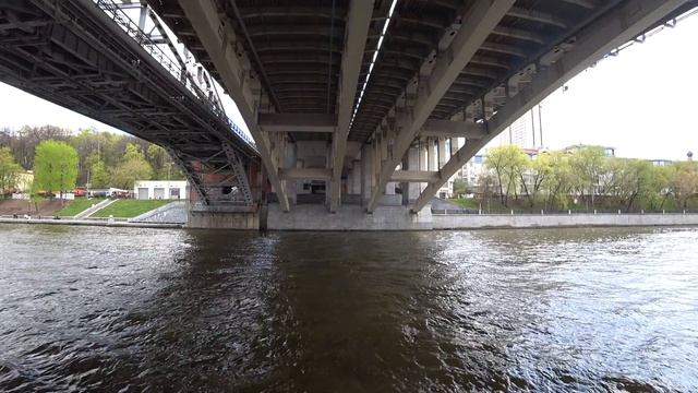 Экскурсия по Москве на речном трамвайчике смотреть онлайн