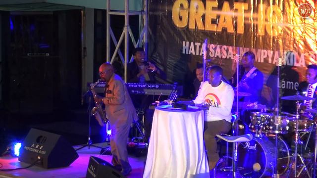 King Maluu Mpiga saxophone wa Diamond Platnumz apiga saxaphone na kisha kuombewa Kanisani смотреть онлайн
