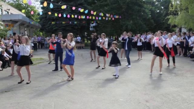Флешмоб выпускных классов смотреть онлайн