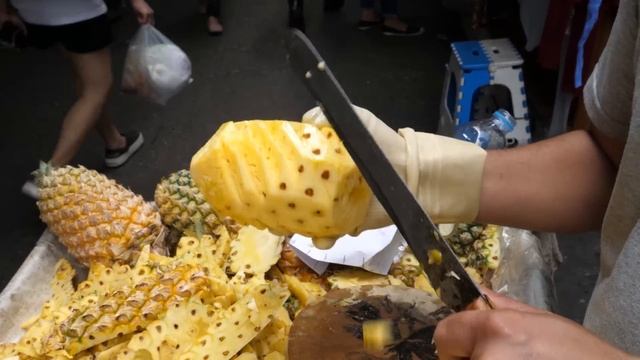 태국 파인애플 자르기 달인 / Amazing Pineapple Cutting Skills - thai street food смотреть онлайн