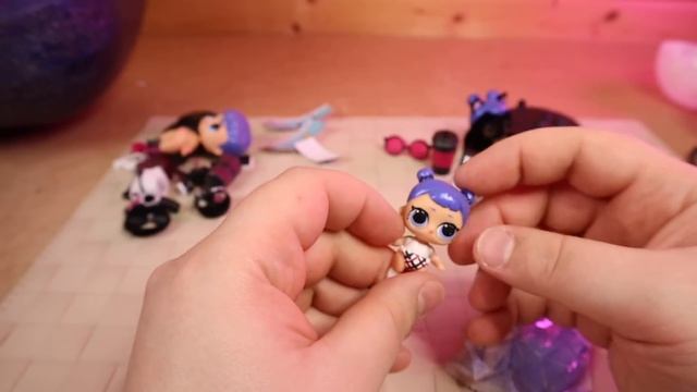 ОГРОМНЫЙ ЧЕМОДАН ЛОЛ Surprise! Winter Disco Bigger Surprise Зимняя дискотека LOL Большой чемодан смотреть онлайн