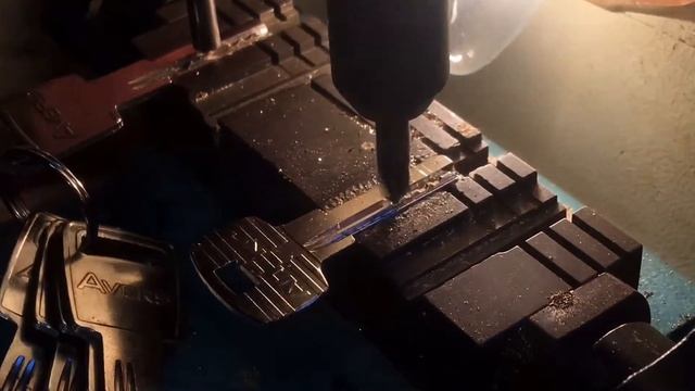 Изготовление дубликата ключа AP1B (АПЕКС) / Mul-T-Lock смотреть онлайн