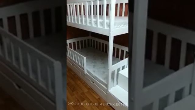 Двухъярусная кровать с лестницей комод из массива берёзы от ecobedhouse #кровать #детскаякровать смотреть онлайн