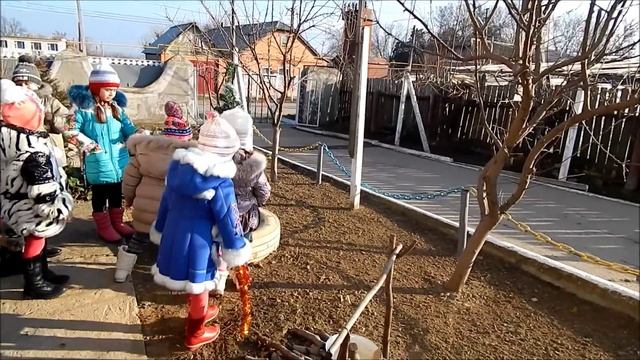 С новым годом !!!! 2016 Детский сад "Пчелка с.Утконосовка смотреть онлайн