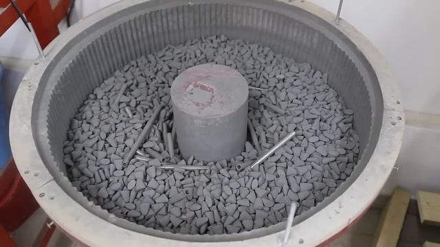 Галтовочный барабан / Vibratory deburring machine смотреть онлайн