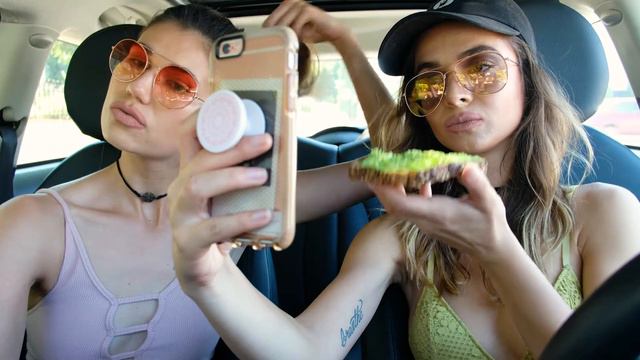 When Basics hear Despacito смотреть онлайн