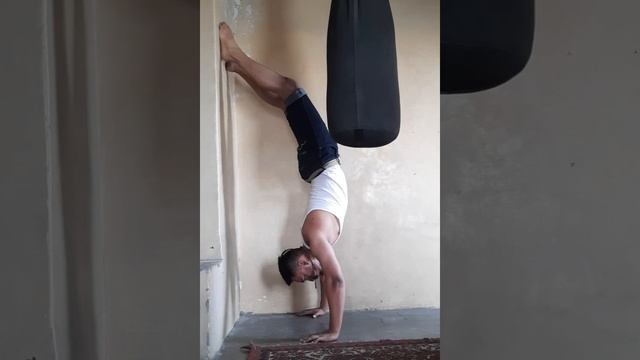 Handstand 'Sickener' Killer Workout #handstand #plank #trythis смотреть онлайн