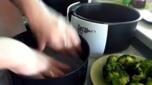 Капуста брокколи в хрустящем кляре без масла. Брокколи с ореховым соусом в Аэрогриле Gfgril.