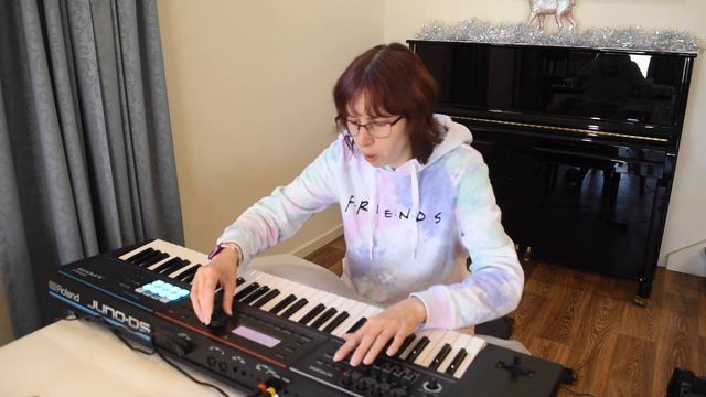 The Roland Juno-DS61 - My new busking synthesizer! Unboxing, quick sound demo and some busking 🎹🎶 смотреть онлайн