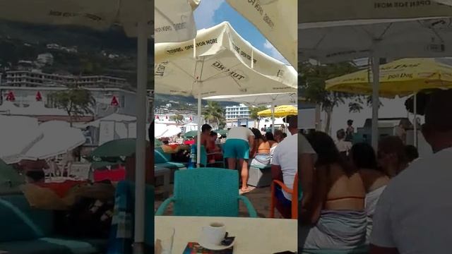 Отдыхаем в пляжном баре "Калампер" в г. Добра Вода (Черногория) смотреть онлайн