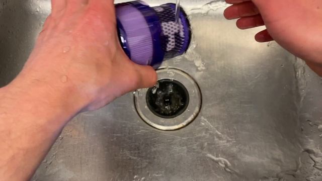 How To Clean A Dyson Micro 1.5kg Filter смотреть онлайн
