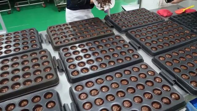 Разноцветные орехи! Массовое производство шоколадных пирожных фабрика корейских продуктов питания смотреть онлайн