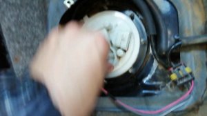 Замена фильтра в бензонасосе ваз 2112 .