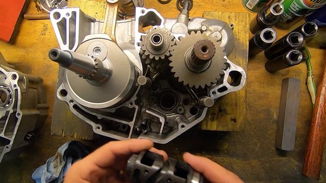 How to Replace the Crank on a Kawasaki KX250F смотреть онлайн